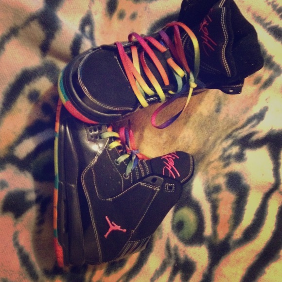 Jordan flights size 6 y a womens size 7