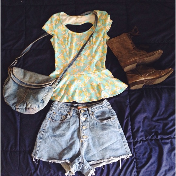 💕Heart Cutout Peplum Top💕