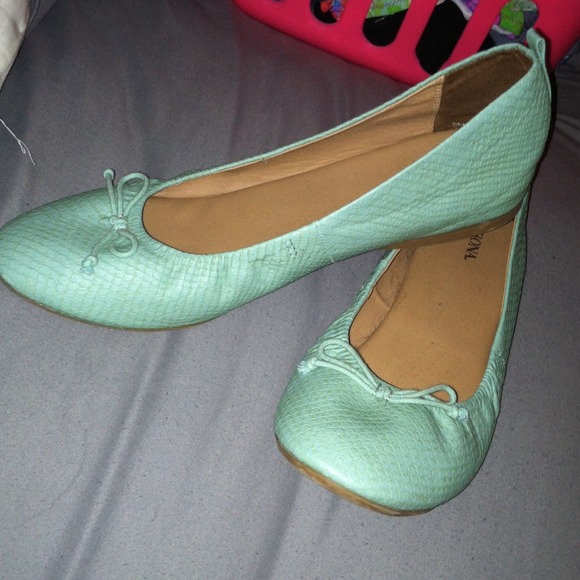 Adorable deep seafoam dress flats! - Picture 2 of 4