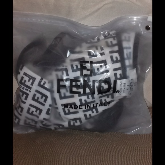 **SOLD**Fendi Logo string bikini new M 💯authentic - Picture 4 of 4