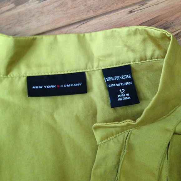 Cute Ruffe top - Picture 2 of 4