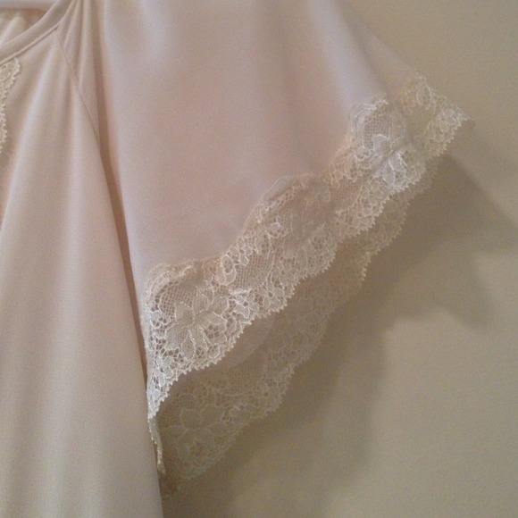 One piece dress, lace details on white blouse - Picture 3 of 4