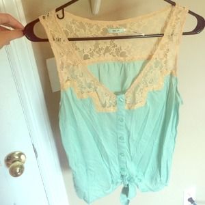 Adorable crop shirt perfect for summer!!
