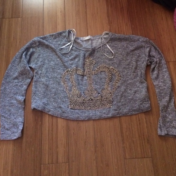 *SOLD* Crop long sleeve