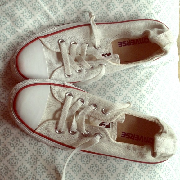 ✖️ON HOLD✖️ White Converse