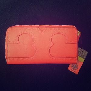 💖Tory Burch Amalie zip continental wallet!