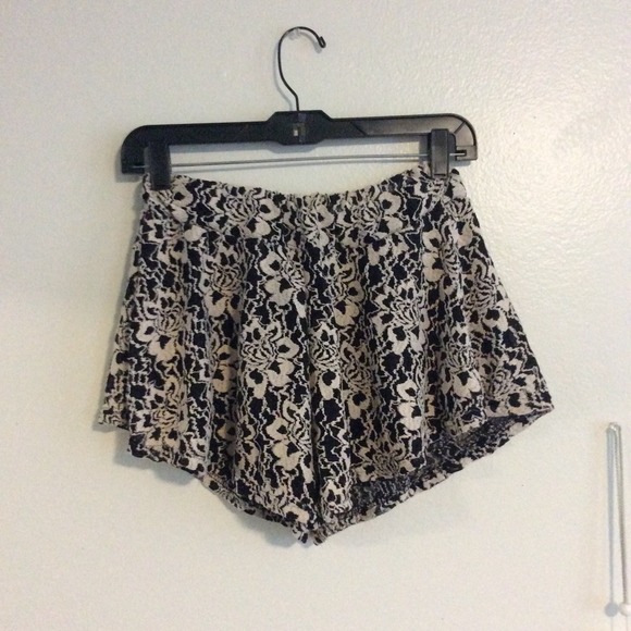 🐣SOLD🐣 Brandy Melville flare shorts