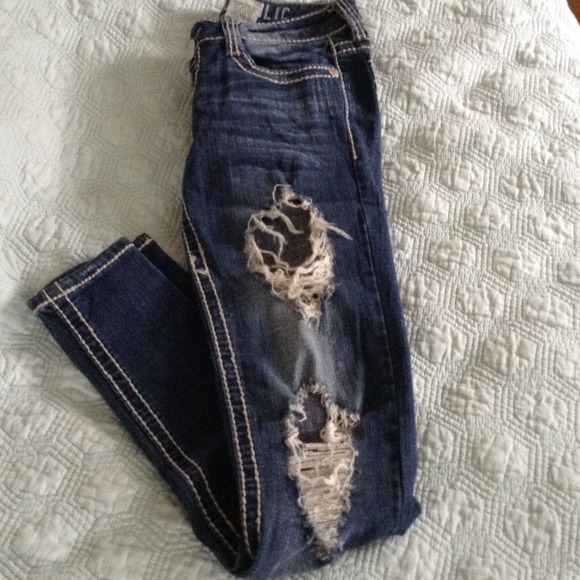 Ripped skinny jeans. - Picture 2 of 4