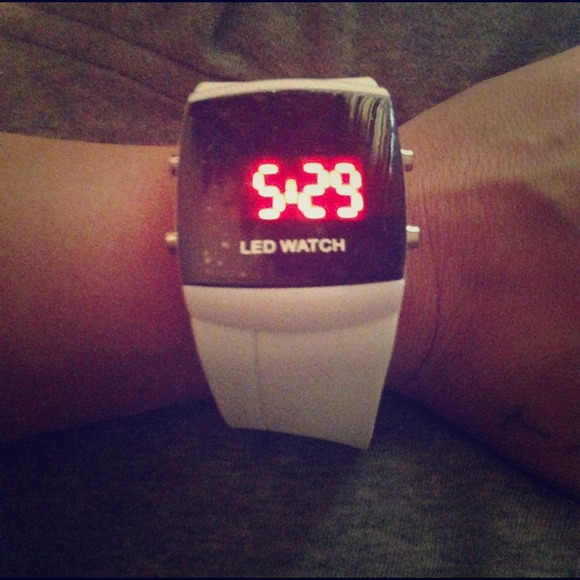 🕤💛AWESOME LED WATCH SILICONE TYPE BAND. 🕥💋