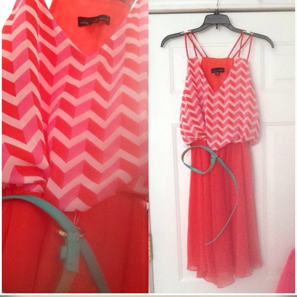 Chevron Coral&Pink 💗 - Picture 2 of 4