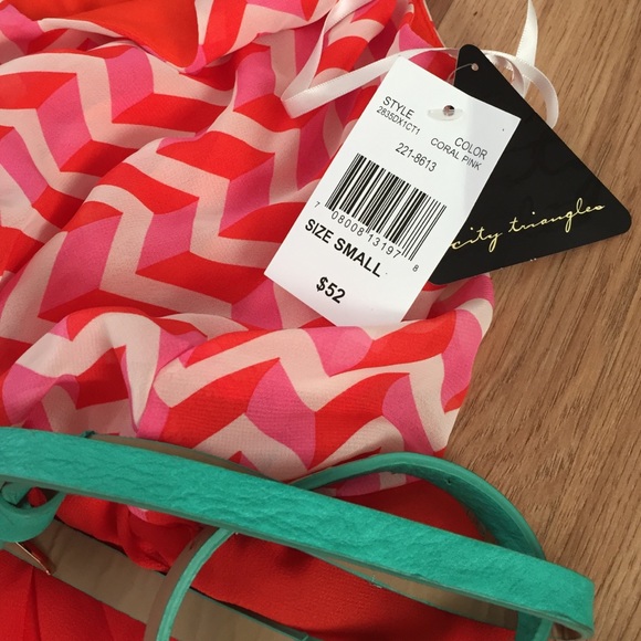 Chevron Coral&Pink 💗 - Picture 4 of 4