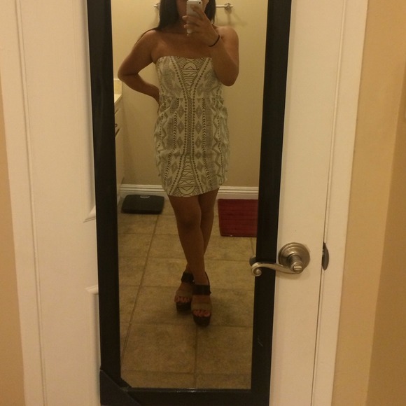 ❌Sold❌Strapless tribal dress - Picture 3 of 3