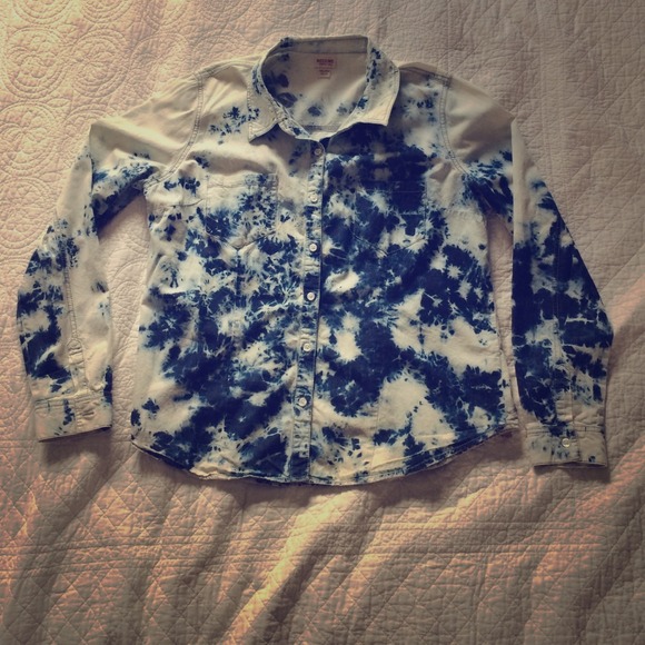 Bleach-dyed denim top