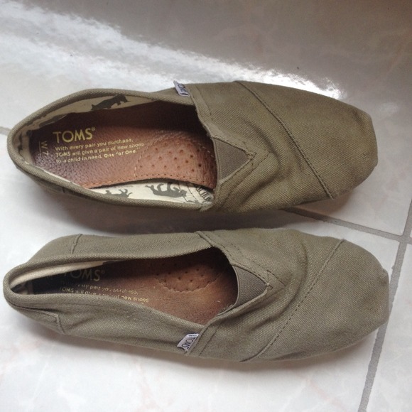 Olive green TOMS