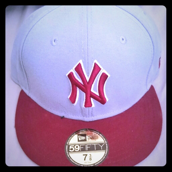 New Era  New York Yankees maroon hat - Picture 1 of 2