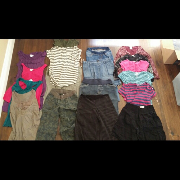 **SOLD**Maternity clothes lot