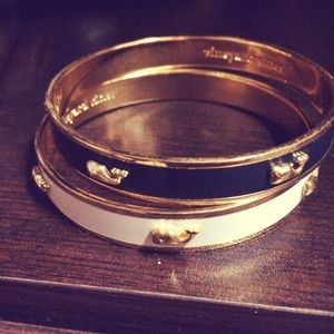 Vineyard Vines bracelets! Navy and white!