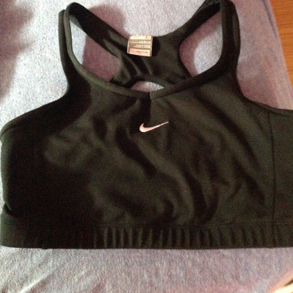 Nike sports bra!!!! Never worn. Size large.