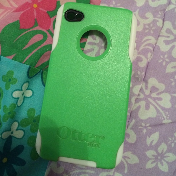 Green otterbox for iPhone 4