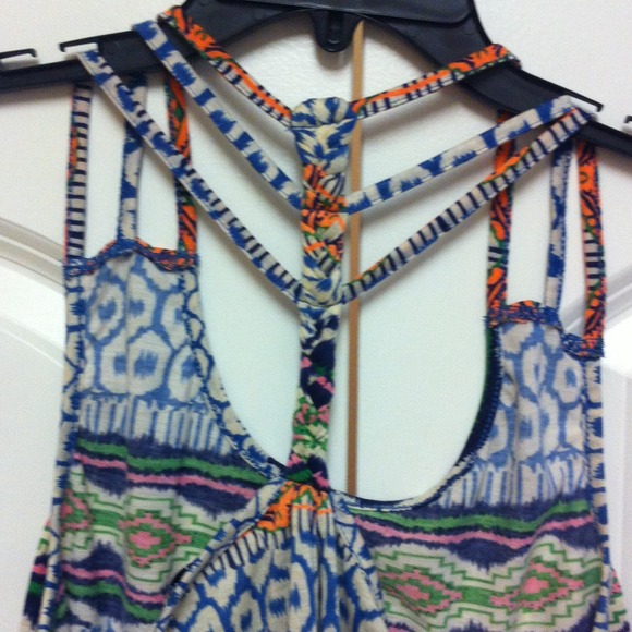 Aztec Print high-low top. Backless. - Picture 2 of 4