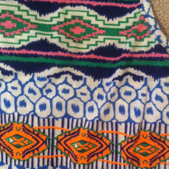 Aztec Print high-low top. Backless. - Picture 4 of 4