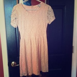 Forever 21 Cream Lace Short Sleeve Dress