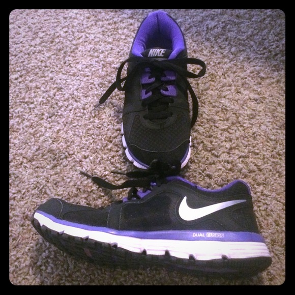 Nike Dual Fusion black & purple running shoes