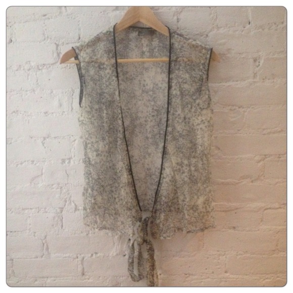 Mexx Tops - 🎉HP🎉 Mexx silk wrap top