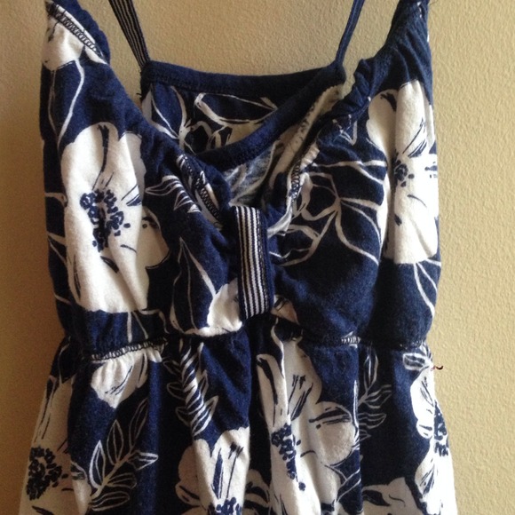 Hollister blue and white flower tank - Picture 2 of 4