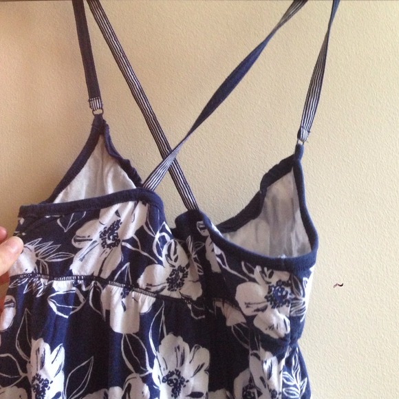 Hollister blue and white flower tank - Picture 3 of 4