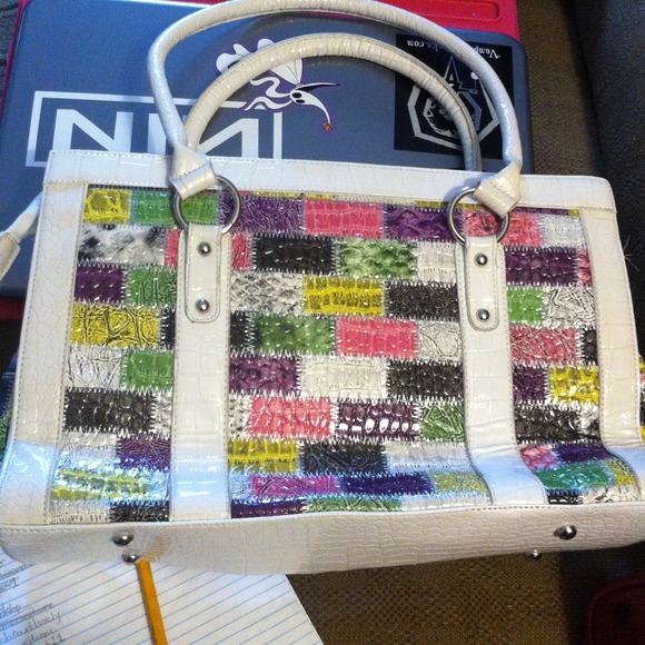 D&G handbag (size compared to 17" laptop) - Picture 3 of 4