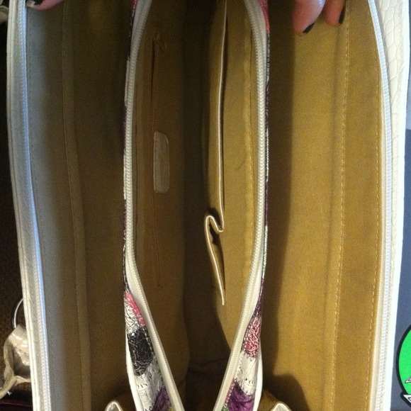 D&G handbag (size compared to 17" laptop) - Picture 4 of 4