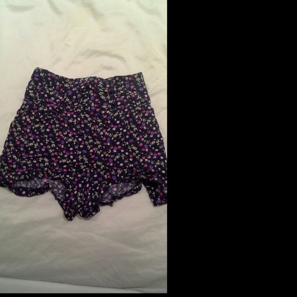 Floral shorts - Picture 1 of 2
