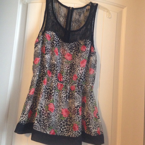 ❌ SOLD Pattern black tank