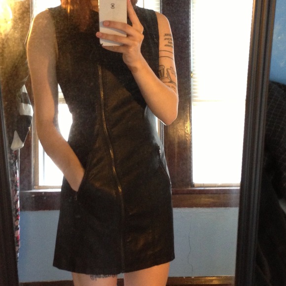 Forever 21 Dresses & Skirts - Sexy black dress with pockets.