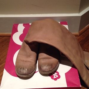 Die stressed Leather boots