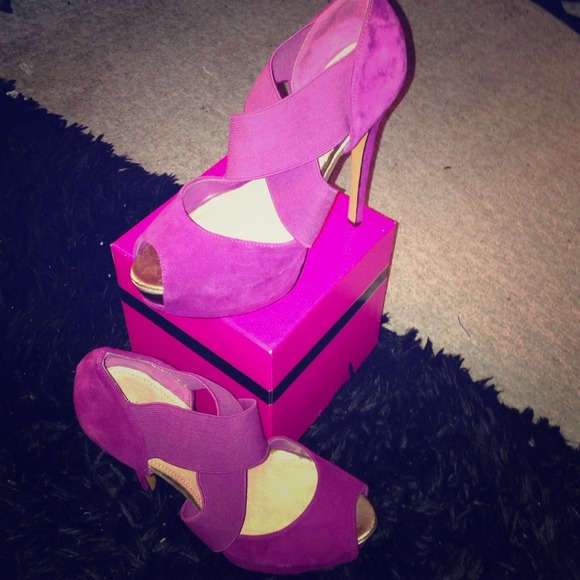 H by Halston Pumps
