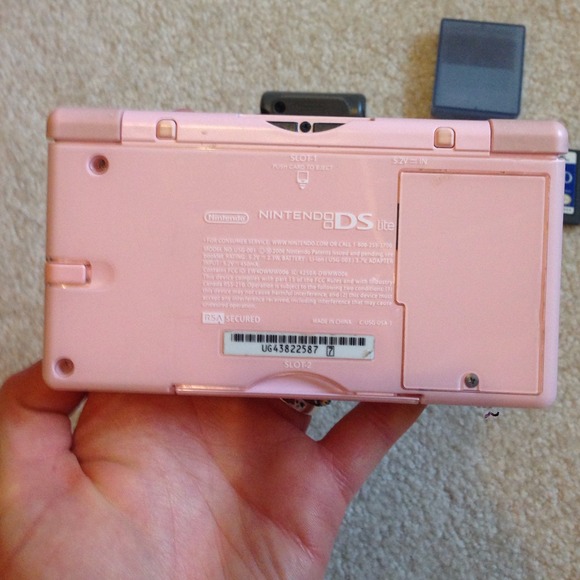 Pink Nintendo ds lite - Picture 3 of 3