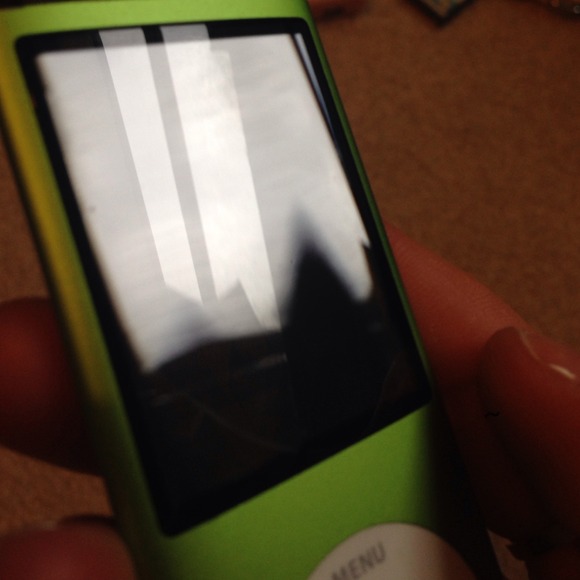 Green iPod nano shuffle - Picture 2 of 3