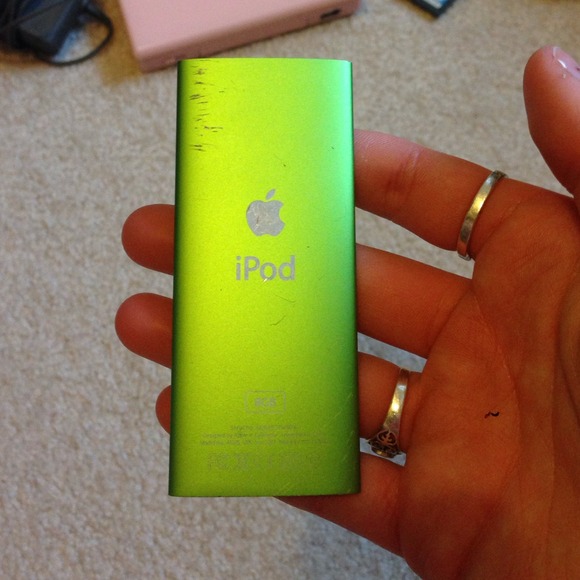 Green iPod nano shuffle - Picture 3 of 3
