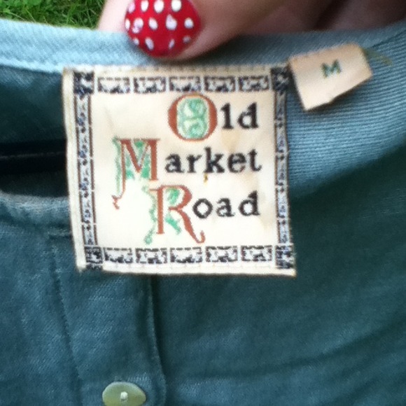 🍍WAS $10🍍Beautiful blue blouse! - Picture 3 of 3