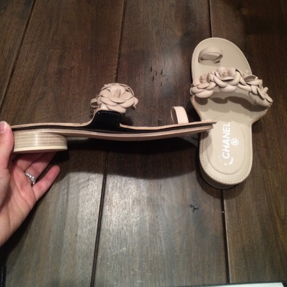 💢SOLD💢 Light beige chanel flip flop, leather 39 - Picture 2 of 3