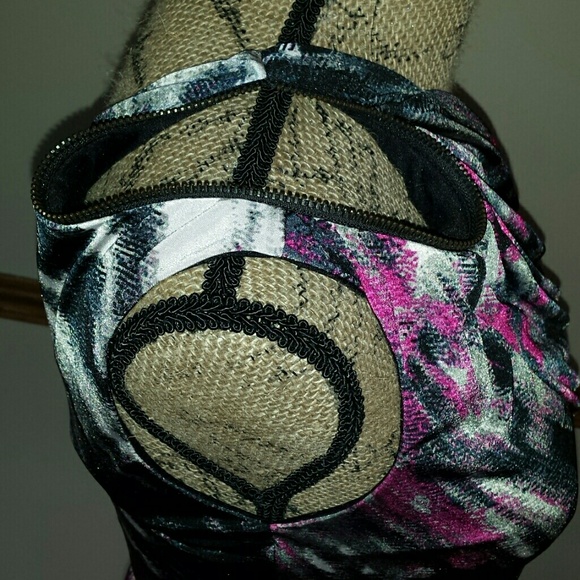 Multicolor One Shoulder Top - Picture 3 of 4