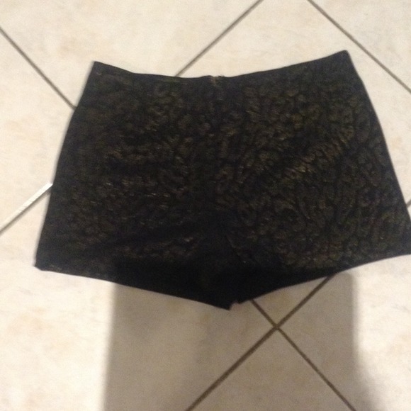 Leopard shimmer shorts - Picture 2 of 4