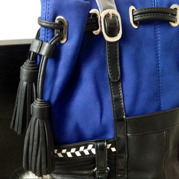 Bucket Bag - Picture 2 of 4