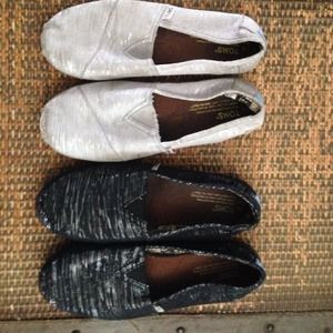 2 pairs of used Toms size 3Y