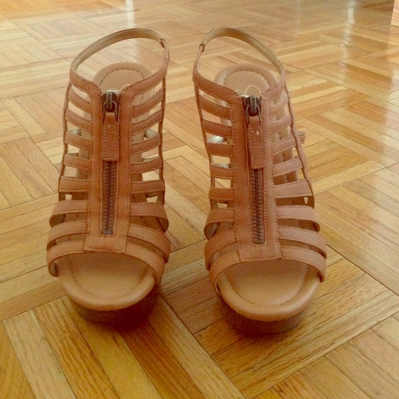 Jessica Simpson GoBow Heels