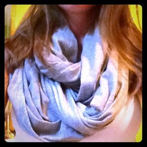 Steve Madden gray infinity scarf.