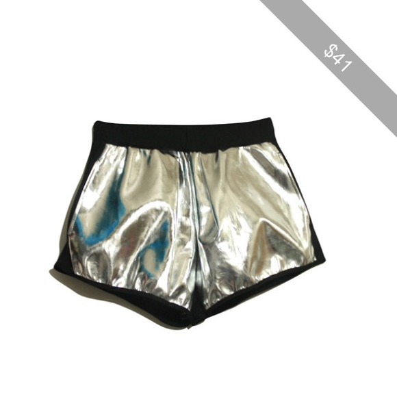 🚫TRADED🚫Metallic look high waist silver shorts