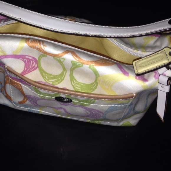 Small vintage white/colorful coach handbag - Picture 2 of 3